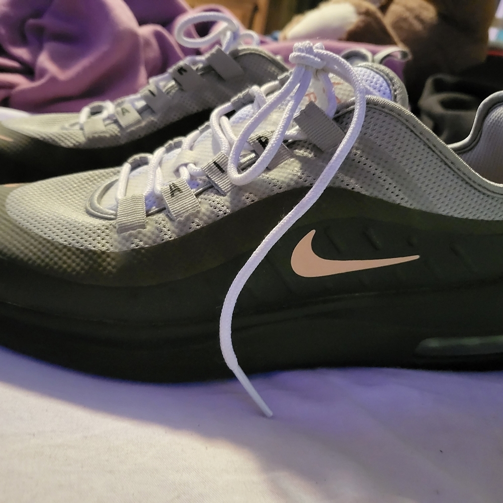 Nike Air Max Axis Grey Coral 8.5